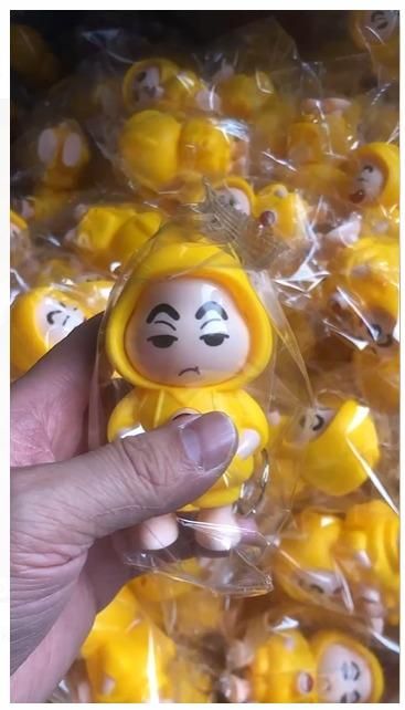 Shinchan Face-Changing Keychain – 3‑Expression Rotating Cartoon Keyring - Carokit